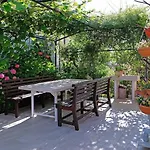 Stella - Three Bedroom With Balcony 풀라