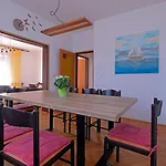 Stella - Three Bedroom With Balcony * 풀라
