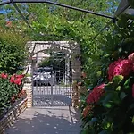 Stella - Three Bedroom With Balcony * 풀라