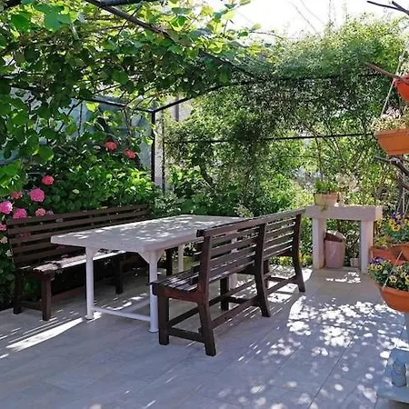 Stella - Three Bedroom With Balcony Pula