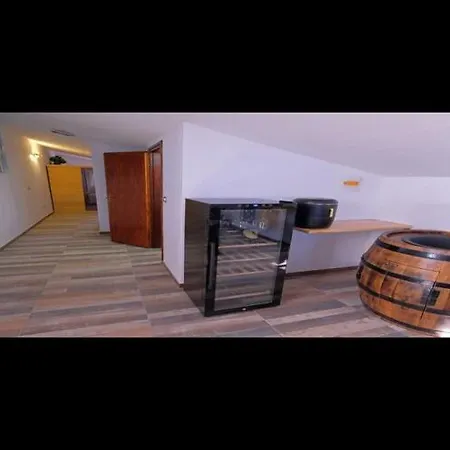 Stella - Three Bedroom With Balcony Appartement *