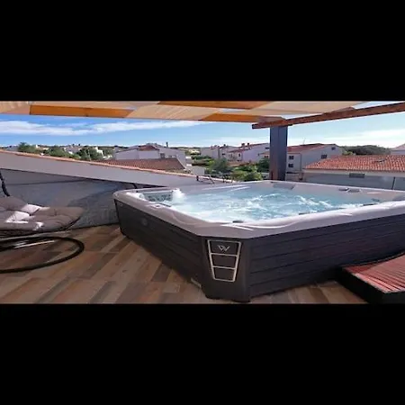 Stella - Three Bedroom With Balcony Apartman