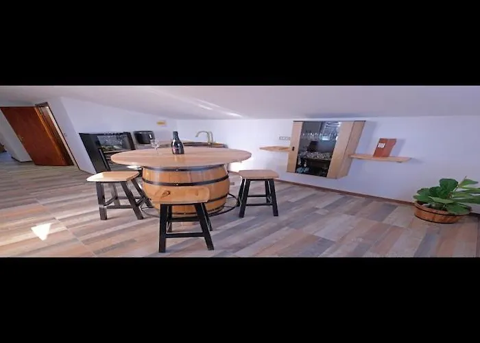 Stella - Three Bedroom With Balcony * Pula