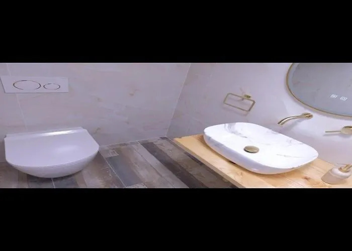 Stella - Three Bedroom With Balcony Pula