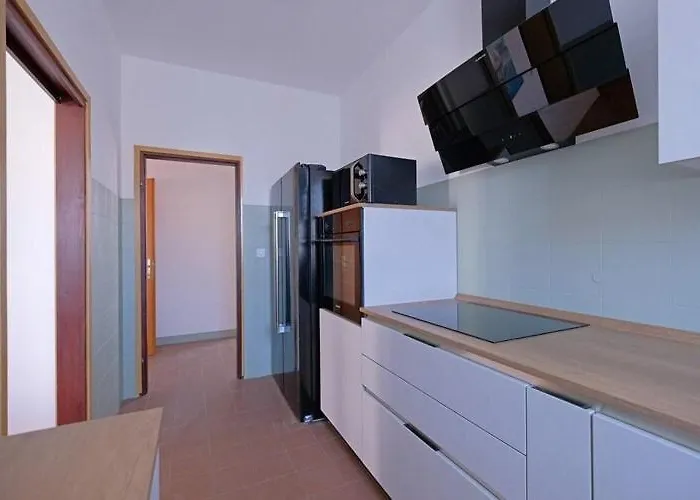 Stella - Three Bedroom With Balcony Appartement *