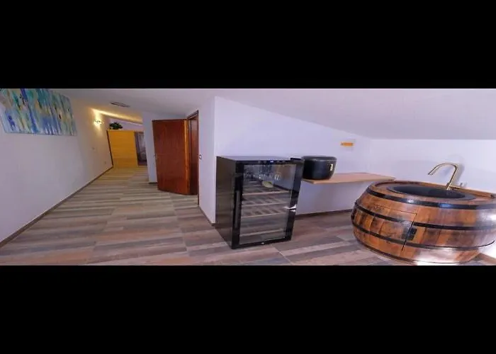 Stella - Three Bedroom With Balcony Lejlighed *