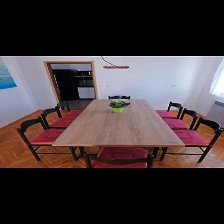 Stella - Three Bedroom With Balcony Pula