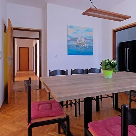 公寓 Stella - Three Bedroom With Balcony *