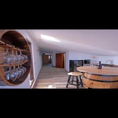 Stella - Three Bedroom With Balcony Apartment Pula